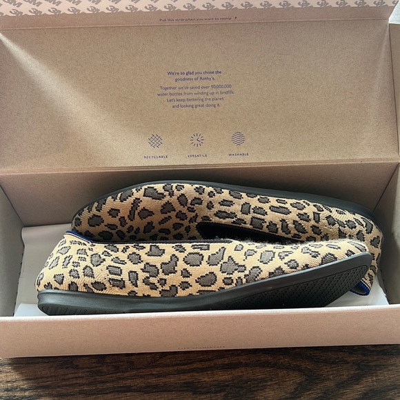 Rothy's The Loafer Animal Print Textile Comfort Flats
Size 10 - Picture 7 of 7